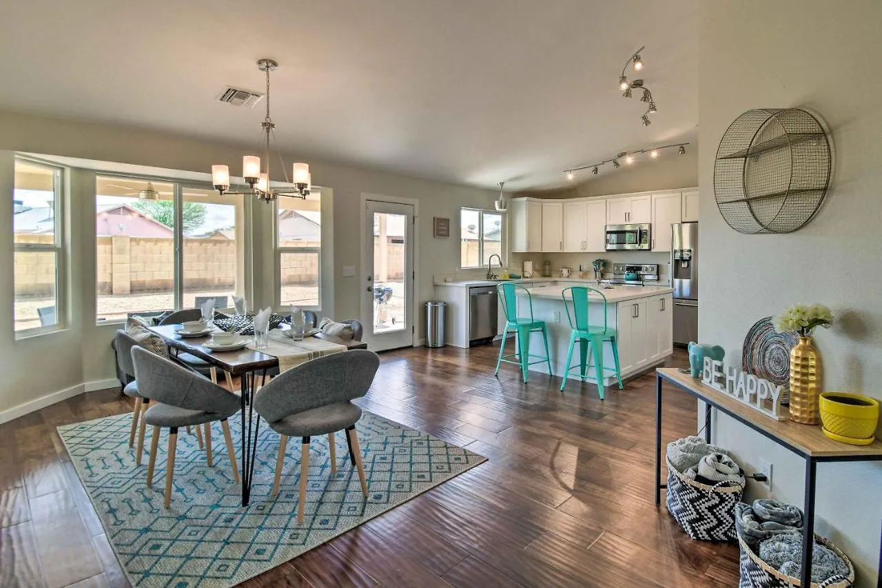 Stylish Glendale Home With Private Yard And Patio Phoenix 0*,