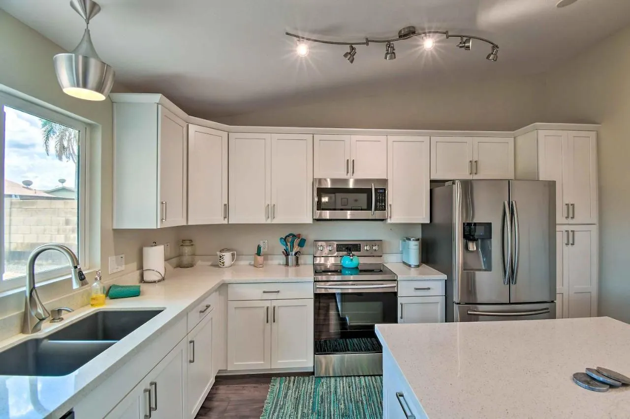 Holiday home Stylish Glendale Home With Private Yard And Patio Phoenix United States