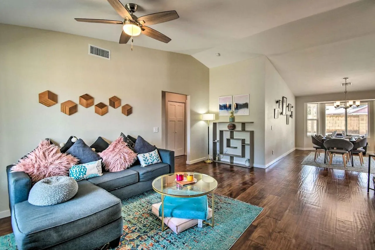 Semesterbostad Stylish Glendale Home With Private Yard And Patio Phoenix