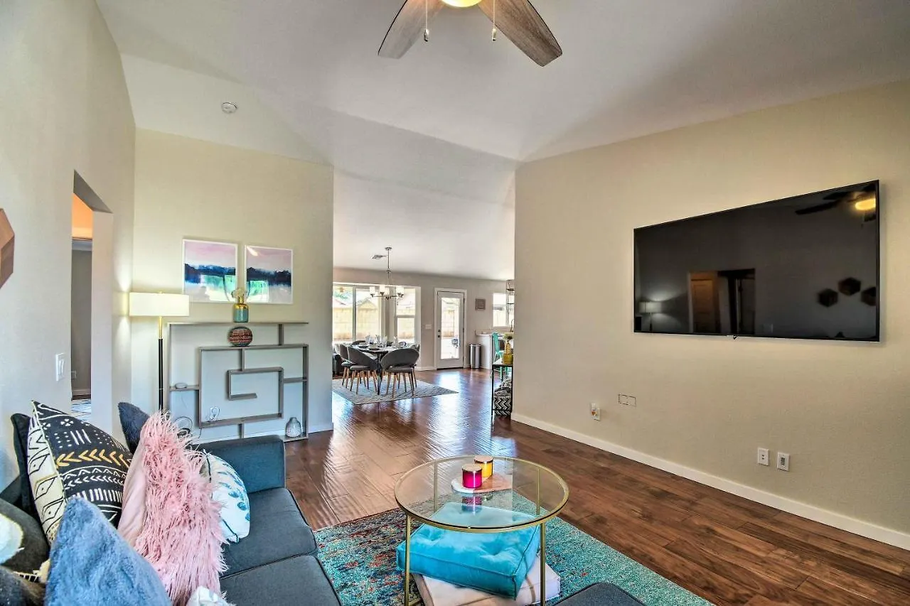 Stylish Glendale Home With Private Yard And Patio Phoenix 0*,  USA