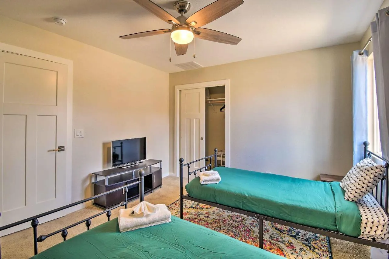 Semesterbostad Stylish Glendale Home With Private Yard And Patio Phoenix