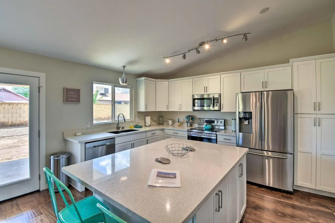 Stylish Glendale Home With Private Yard And Patio Phoenix USA