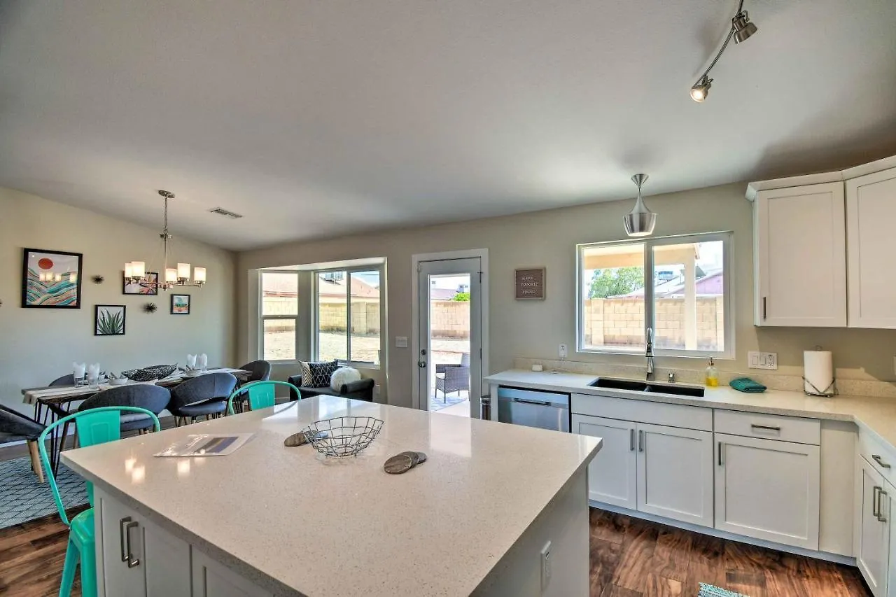 Semesterbostad Stylish Glendale Home With Private Yard And Patio Phoenix